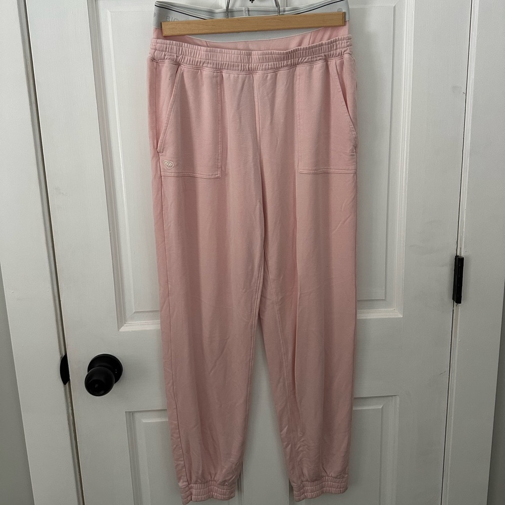 Alice + Olivia Big Feelings Jody Lounge Soft Pink Joggers Size Small